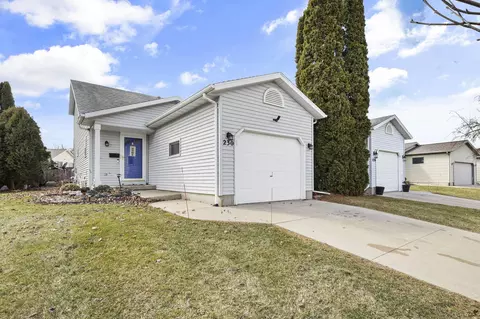 230 White Tail Dr, Sun Prairie, WI 53590