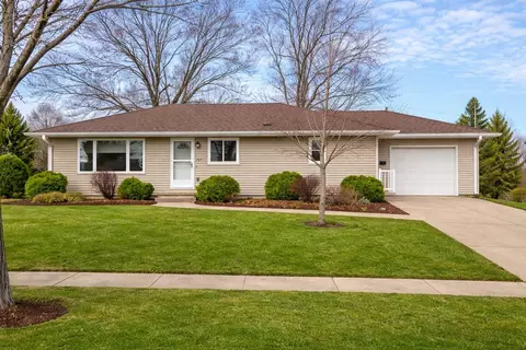 937 Hillside Dr, Jefferson, WI 53549