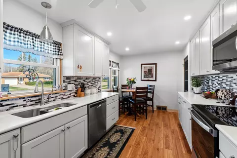 809 Grove St, Beaver Dam, WI 53916
