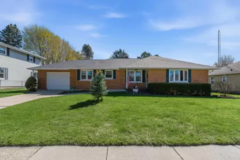 809 Grove St, Beaver Dam, WI 53916