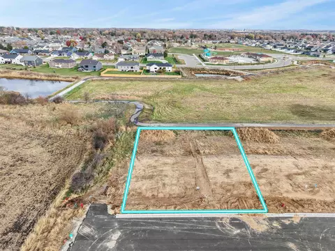 76 S 8th St, Evansville, WI 53536