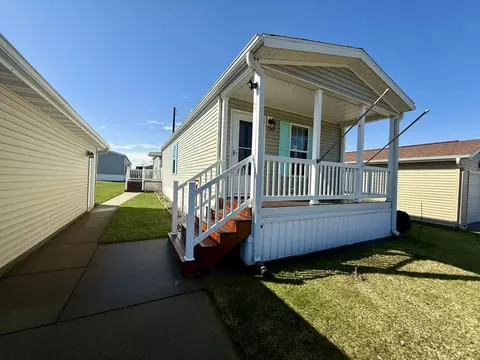 527 Collin Dr, Tomah, WI 54660