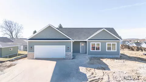 336 Sandmar Dr, Ripon, WI 54971