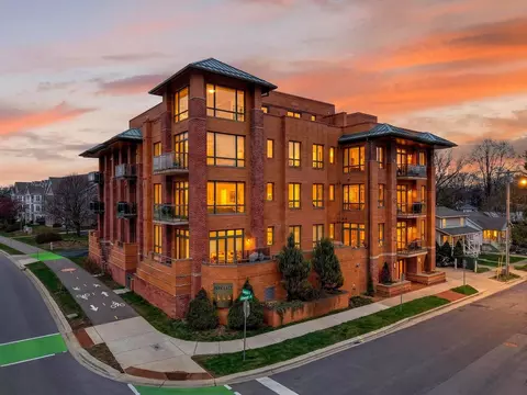 3502 Dennett Dr #302, Madison, WI 53714