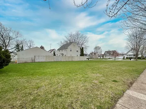 832 Cornelia St, Janesville, WI 53545