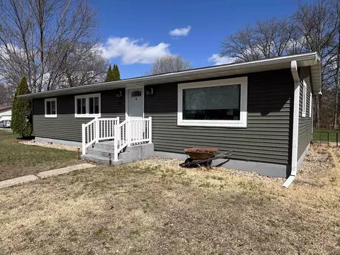 526 N 5th St, Muscoda, WI 53573