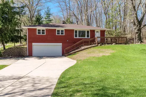 2821 W Memorial Dr, Janesville, WI 53548