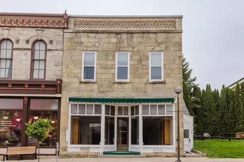 210 N Iowa St, Dodgeville, WI 53533