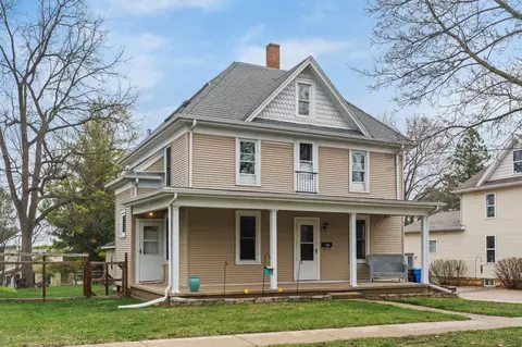 804 E Main St, Mount Horeb, WI 53572