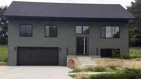 1055 Hay Creek Trl, Reedsburg, WI 53959