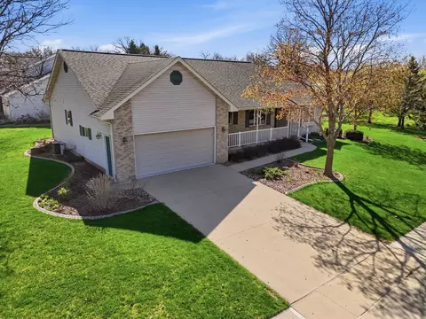 612 Westlawn Dr, Cottage Grove, WI 53527