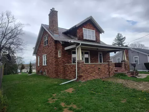 509 E Oak St, Boscobel, WI 53805