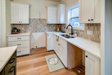 Kitchen - 4121 Fox Forest Way, Deforest, WI 53532 photo 4 of 7