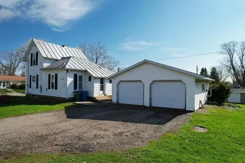 527 Badger Dr, Baraboo, WI 53913