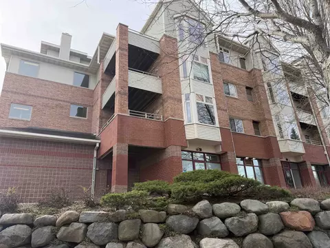 301 Harbour Town Dr, Madison, WI 53717