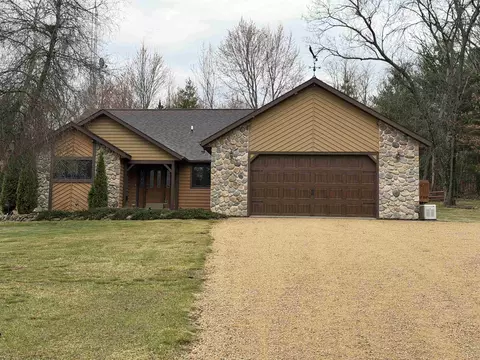 w7747 Fur Road, Oxford, WI 53952