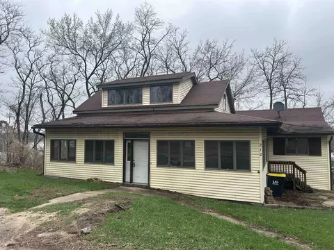 212 Center Ave, Necedah, WI 54646