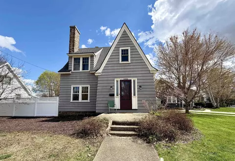 1202 E Court St, Janesville, WI 53545