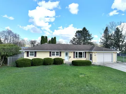 1920 Greenwich Ln, Janesville, WI 53545