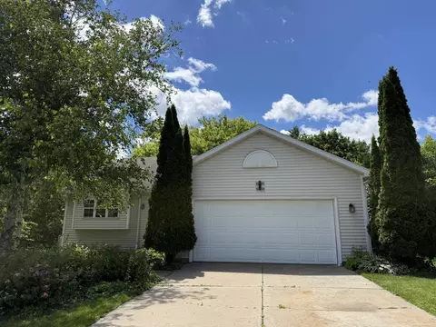 819 Spellman St, Mount Horeb, WI 53572
