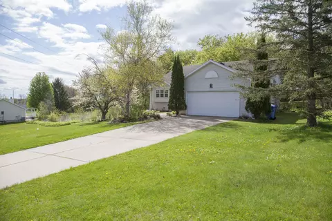 819 Spellman St, Mount Horeb, WI 53572
