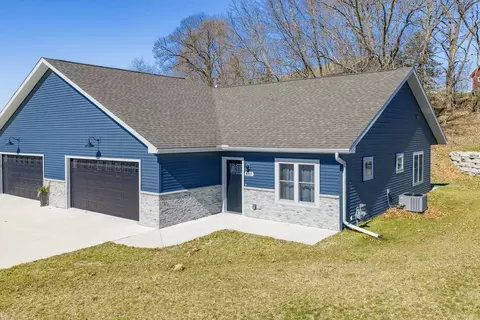 1007 Rusalka Cir, Reedsburg, WI 53959