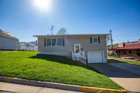 210 S Union St, Dodgeville, WI 53533