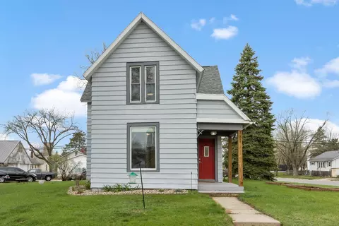 331 E Carroll St, Portage, WI 53901