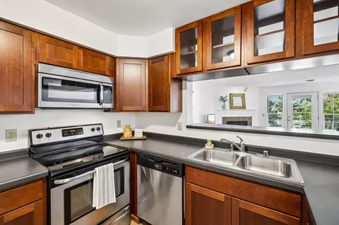 6 Captains Ct #2, Madison, WI 53719