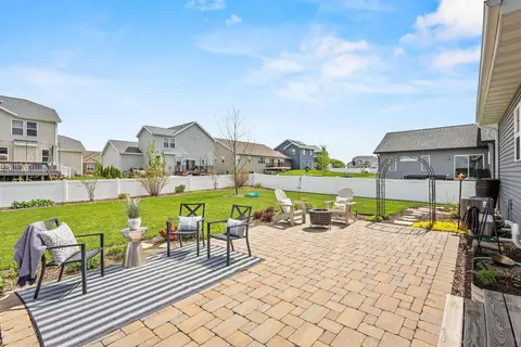 1317 Black Stallion Dr, Madison, WI 53718
