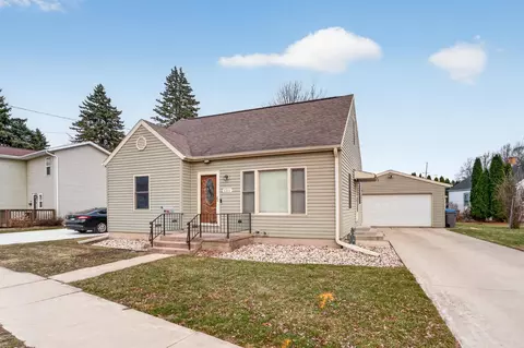 1211 River Dr, Watertown, WI 53094