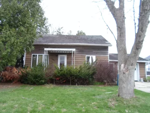 203 S Depot St, Fox Lake, WI 53933