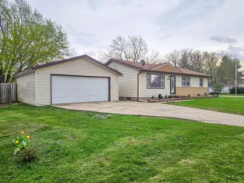 2309 Pioneer Dr, Beloit, WI 53511