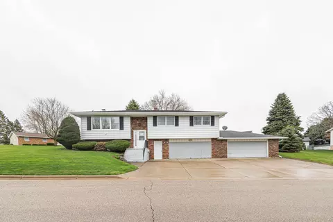 406 W Dewey St, Cuba City, WI 53807