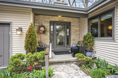 518 Valley Rd, Madison, WI 53714