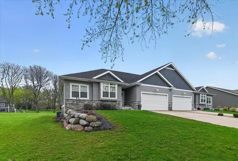 4555 Golf Dr, Windsor, WI 53598