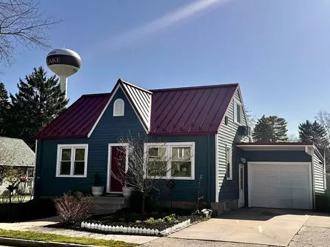 210 Academy St, Fox Lake, WI 53933