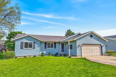 618 Robin Dr, Sun Prairie, WI 53590