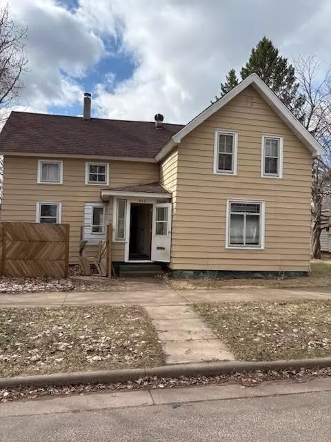 317 Stanley St, Chippewa Falls, WI 54729