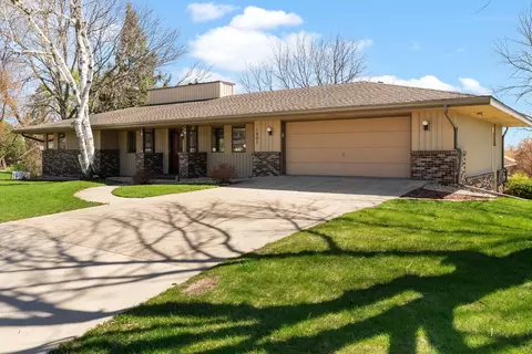1401 E Garfield St, Mount Horeb, WI 53572