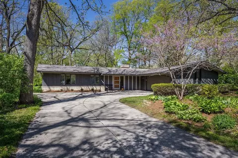 2404 Mayflower Dr, Middleton, WI 53562