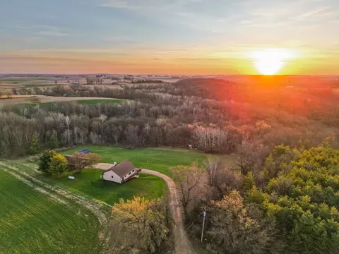 e5390 Parker Drive, Viroqua, WI 54665