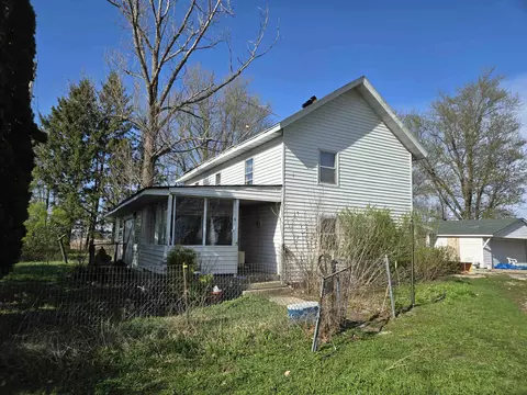 430 N Scharine Rd, Avalon, WI 53505