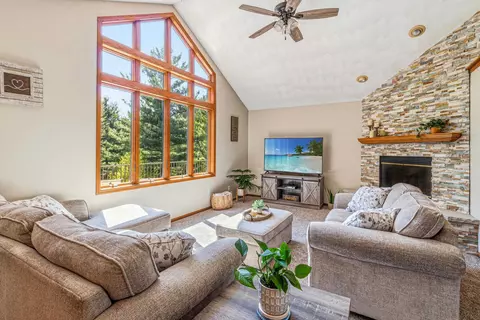 e4564 Sherwood Drive, Spring Green, WI 53588
