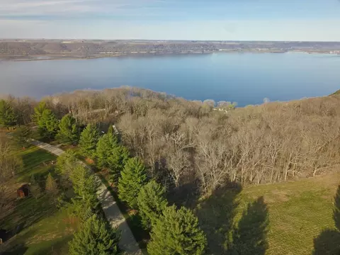 14921 Eagle Ridge Rd, Ferryville, WI 54628