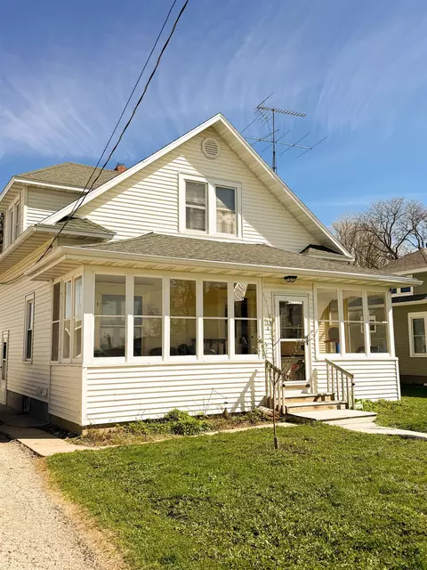 1238 Dodgeville St, Highland, WI 53543