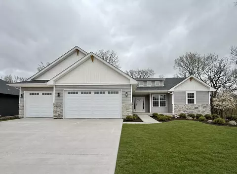 3738 White Pine Dr, Janesville, WI 53545