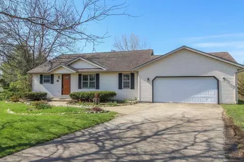 107 Mallard Ct, Sullivan, WI 53178