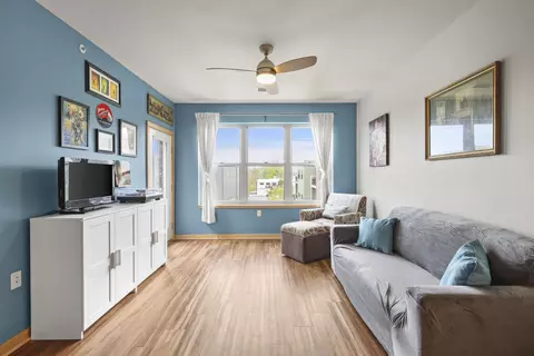 107 Sutherland Ct #323, Madison, WI 53704