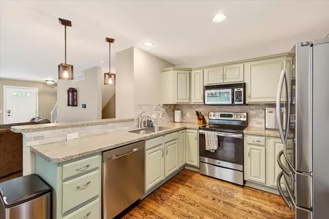 719 Cricket Ln #1, Middleton, WI 53562